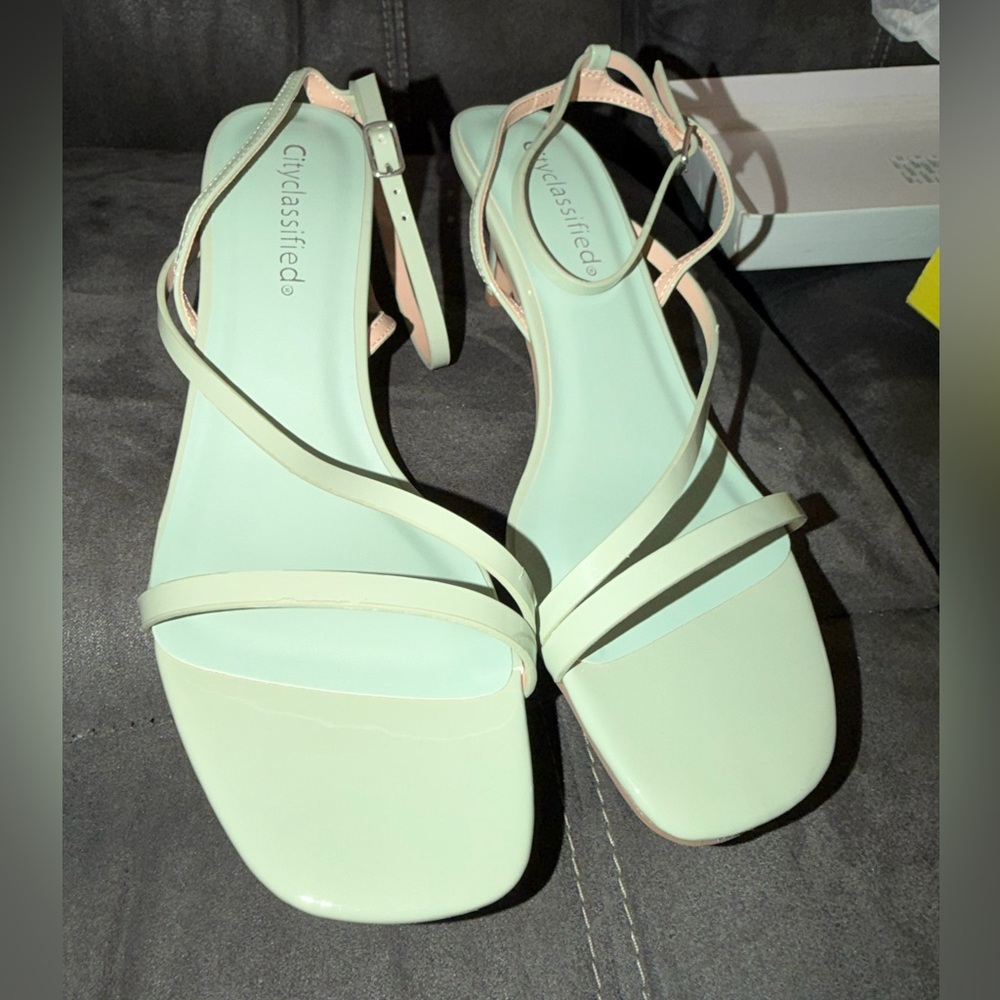 Cityclassified Women's Light Green Strappy Sandals